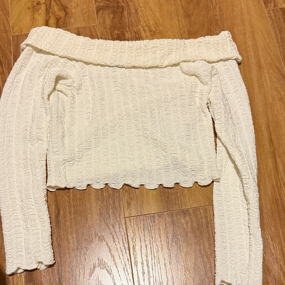 H&M ivory Off-Shoulder Crop Top
